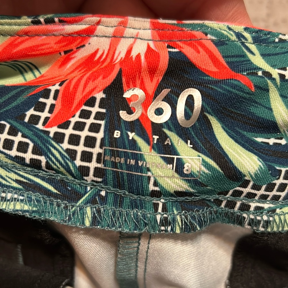 Ladies golf shorts.  360 By Tail.  Large. Multi tropical colors